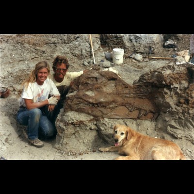 Pete and Susan Hendrickson with T-rex Sue's skull